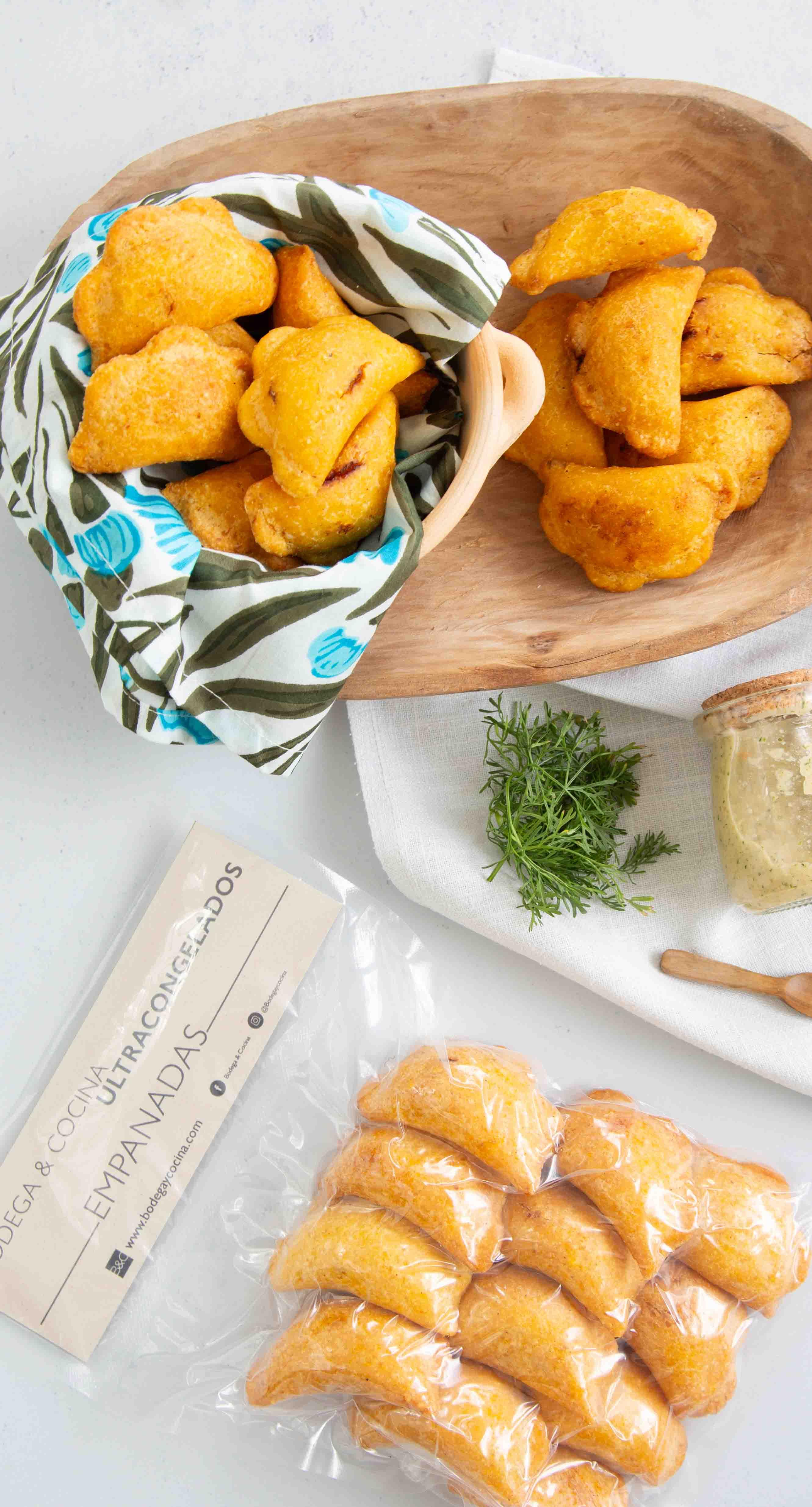 Empanadas de la abuela con ají de maní