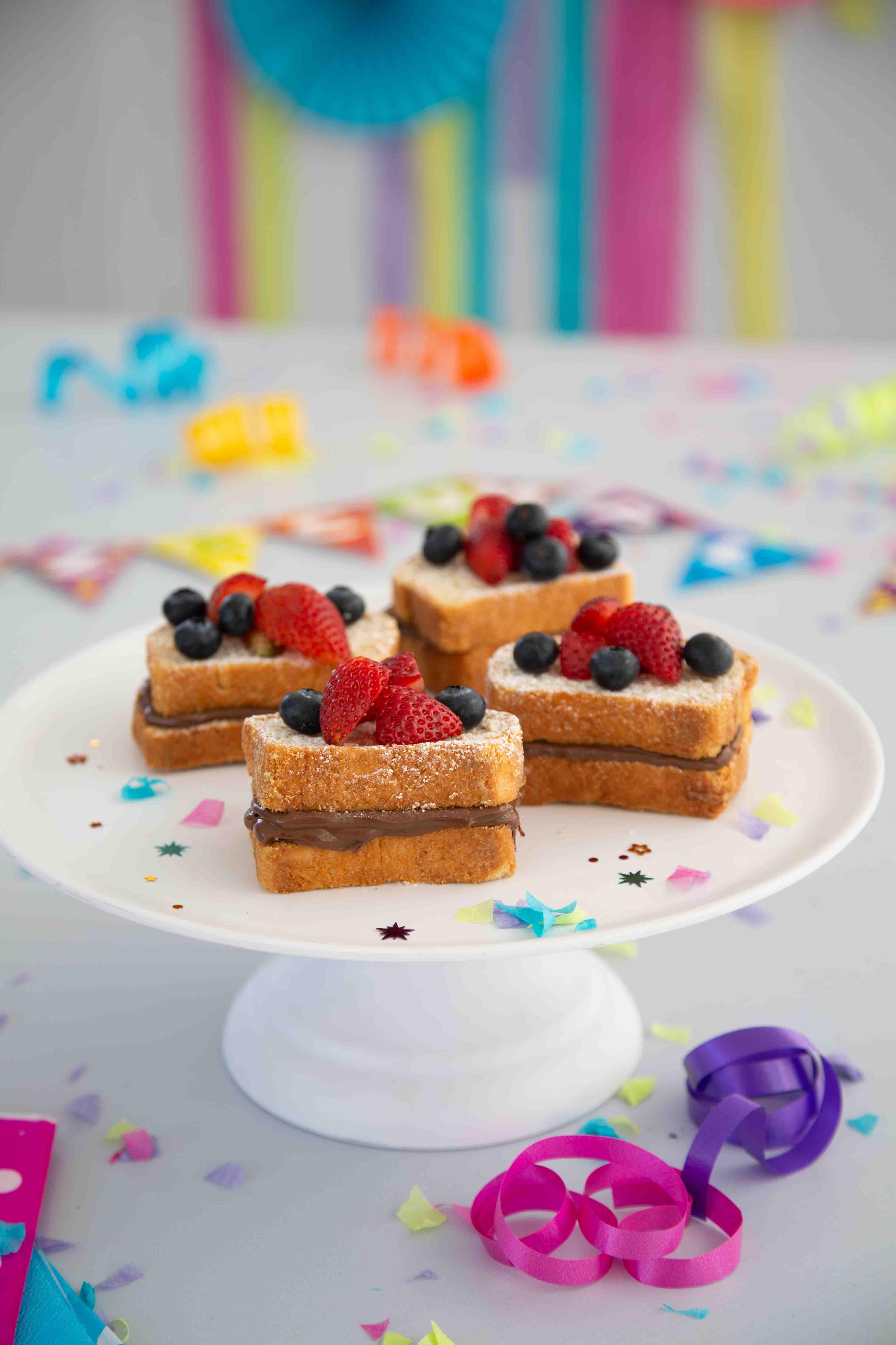 Minitostadas de nutella con fresas 