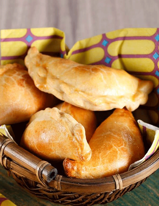 Empanaditas argentinas capresse tomate y queso