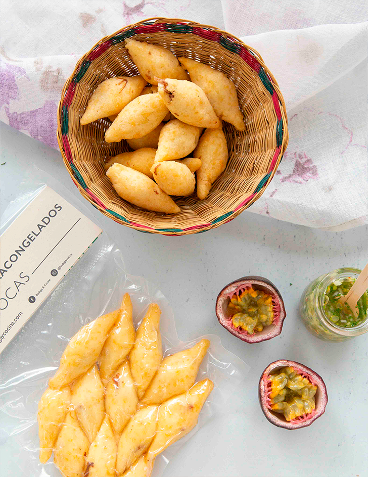 Carimañolas con ají de gulupa 